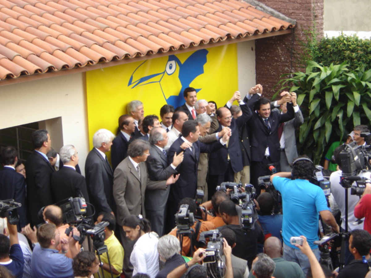<a style='float:right;color:#ccc' href='https://www3.al.sp.gov.br/repositorio/noticia/03-2008/M FLAVIO ALCK PRES C.jpg' target=_blank><i class='bi bi-zoom-in'></i> Clique para ver a imagem </a>